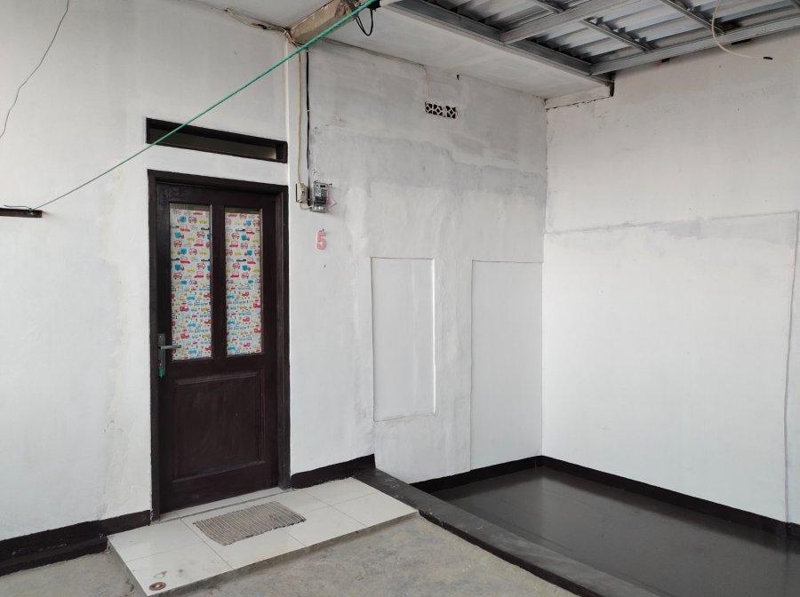 Kontrakan Ri Tha -